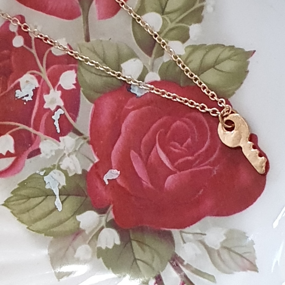 Goldplated Key Pendant on Princess Chain - Picture 1 of 6